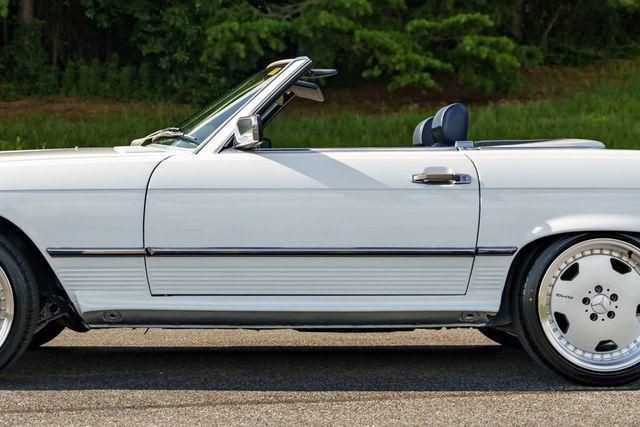 1988 Mercedes-Benz 560-Class Image 15