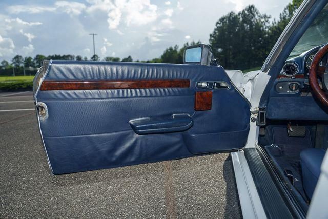 1988 Mercedes-Benz 560-Class Image 25