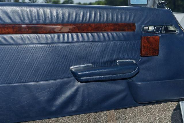 1988 Mercedes-Benz 560-Class Image 26