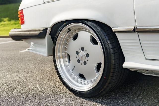 1988 Mercedes-Benz 560-Class Image 37