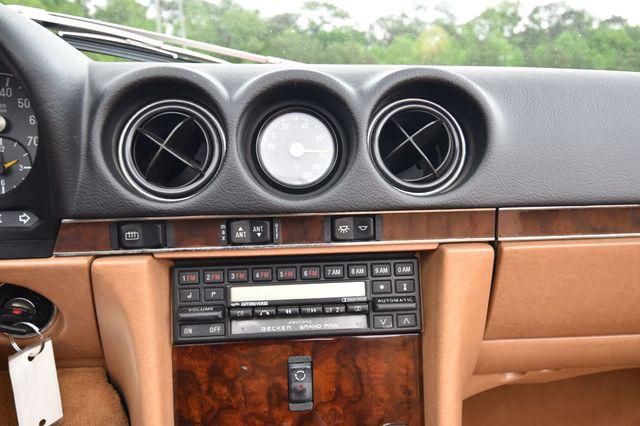 1987 Mercedes-Benz 560-Class Image 4