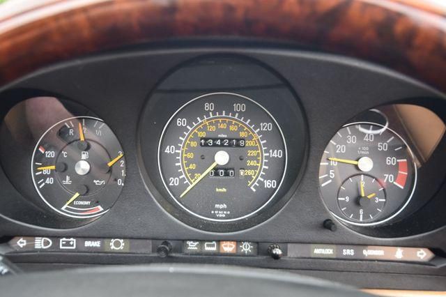 1987 Mercedes-Benz 560-Class Image 22
