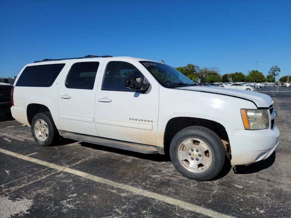 2011 Chevrolet Suburban Image 2