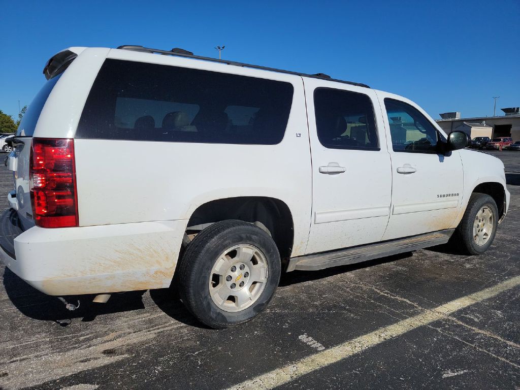 2011 Chevrolet Suburban Image 3