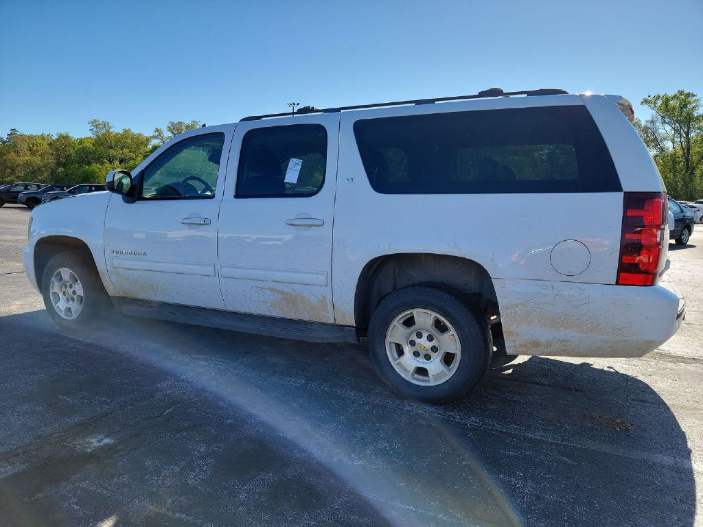 2011 Chevrolet Suburban Image 4