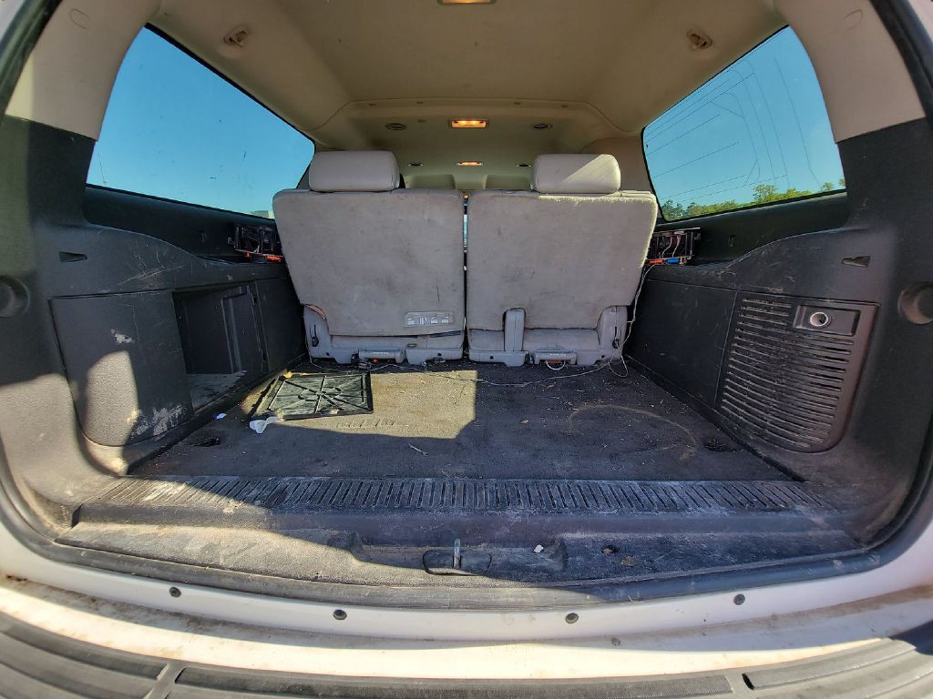 2011 Chevrolet Suburban Image 9