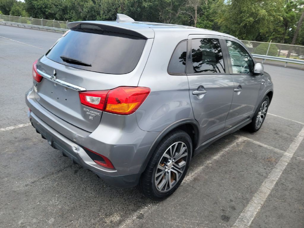 2018 Mitsubishi Outlander Image 3