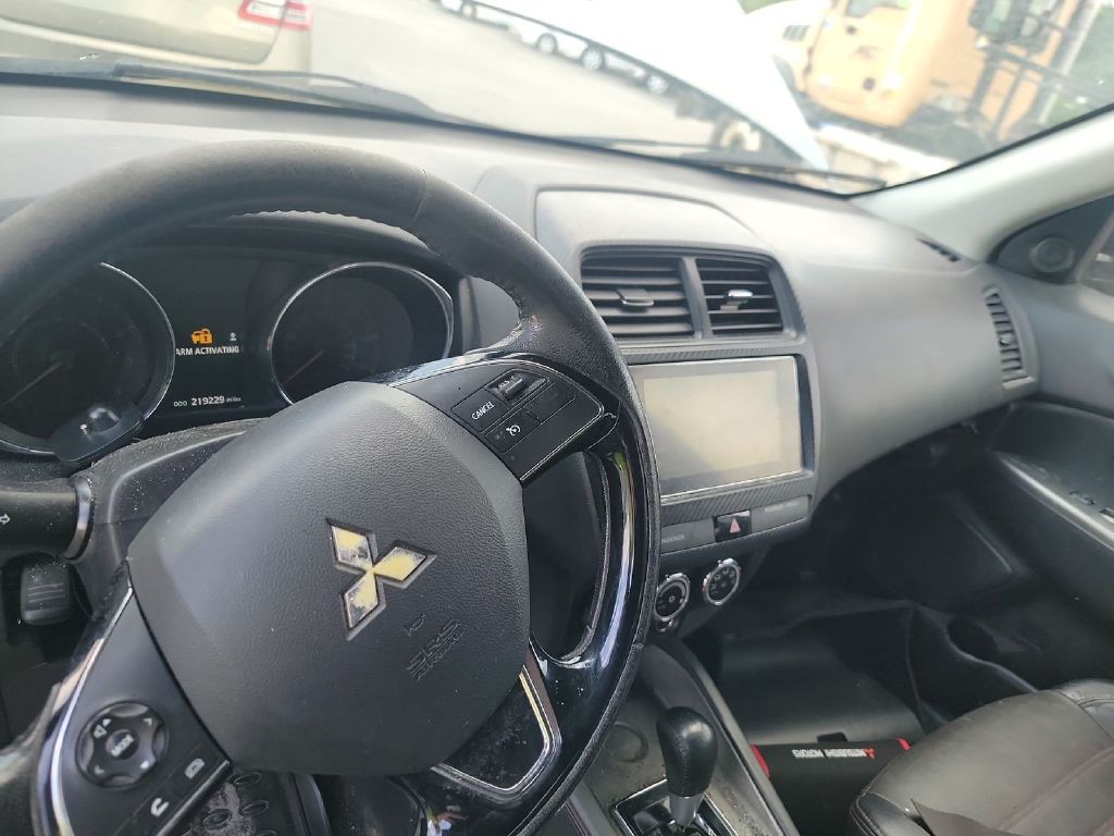 2018 Mitsubishi Outlander Image 7