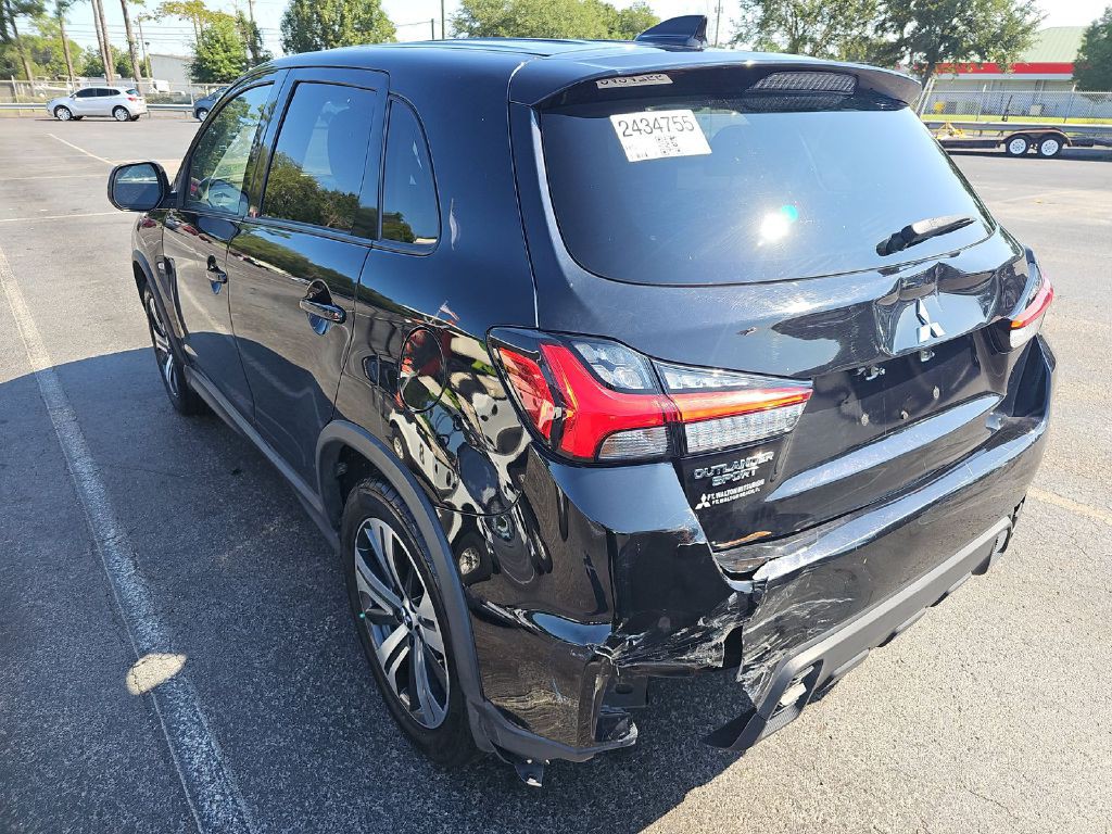 2022 Mitsubishi Outlander Image 4