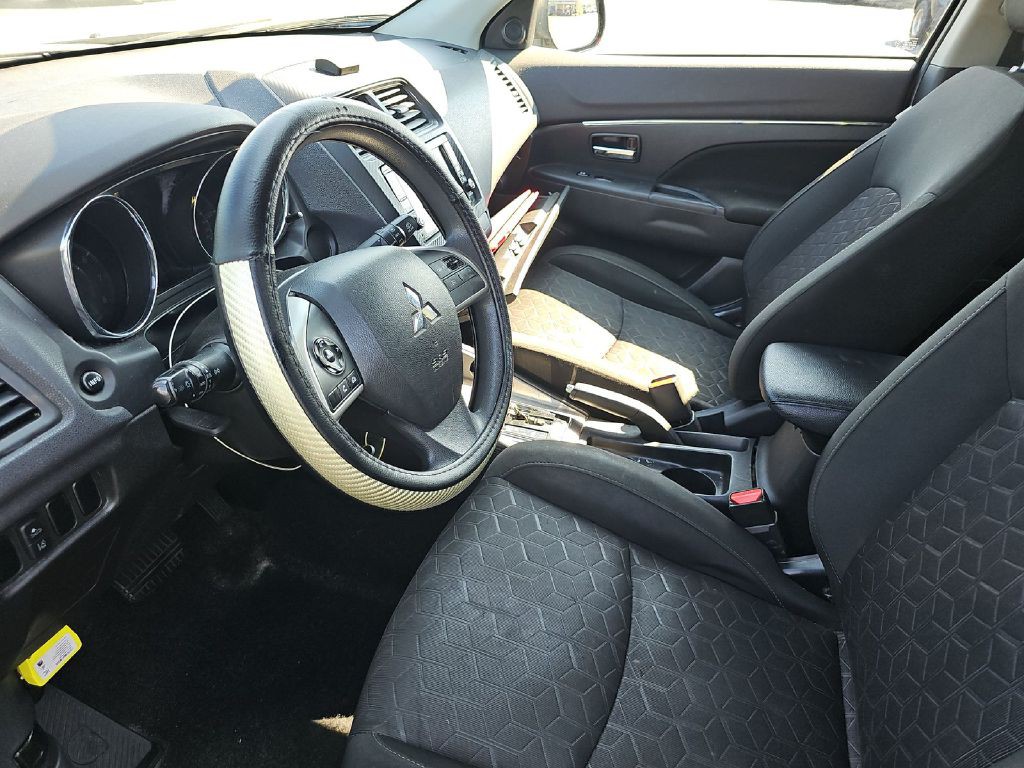 2022 Mitsubishi Outlander Image 5