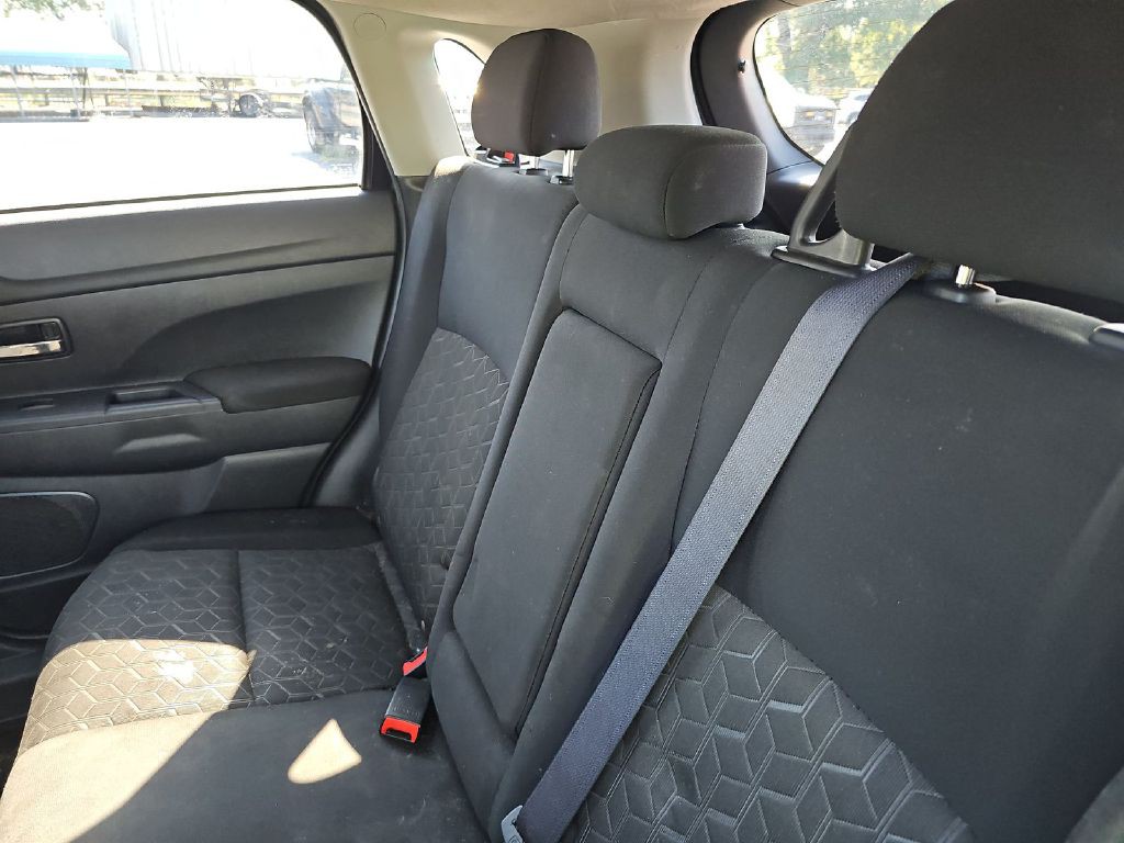 2022 Mitsubishi Outlander Image 6