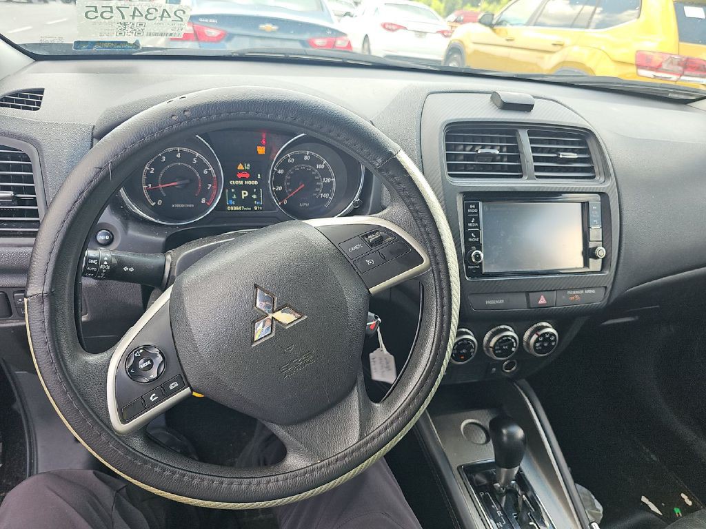 2022 Mitsubishi Outlander Image 7