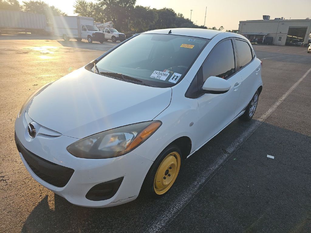 2014 Mazda Mazda2 Image 1