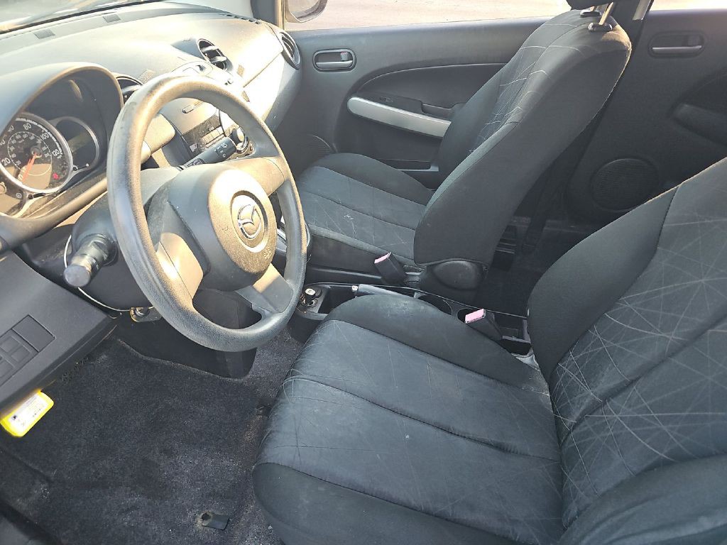 2014 Mazda Mazda2 Image 5