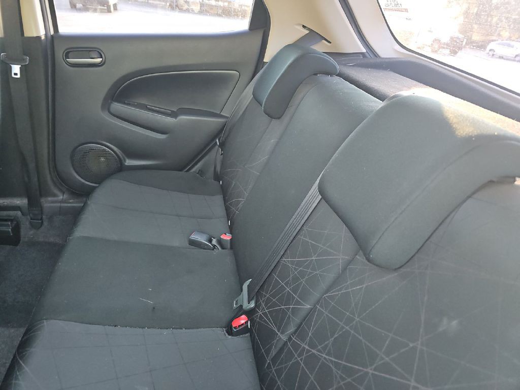 2014 Mazda Mazda2 Image 6