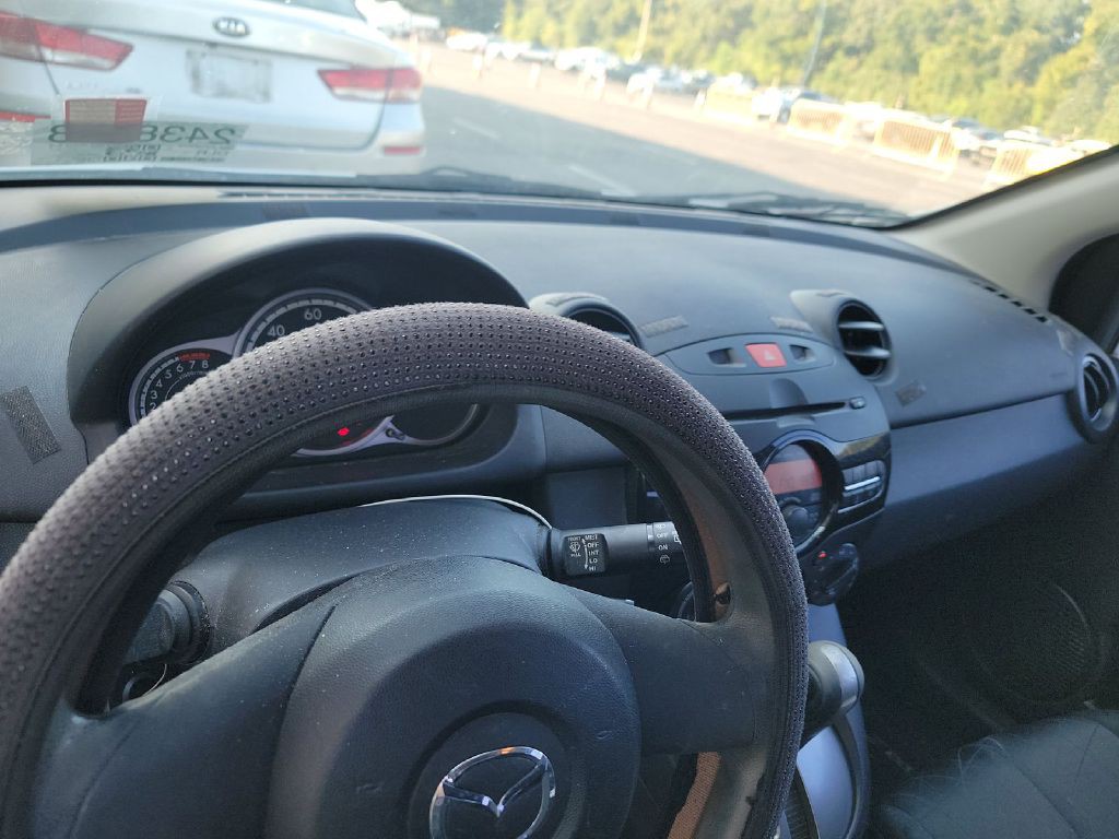 2014 Mazda Mazda2 Image 7