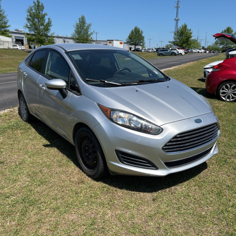 2015 Ford Fiesta Image 2