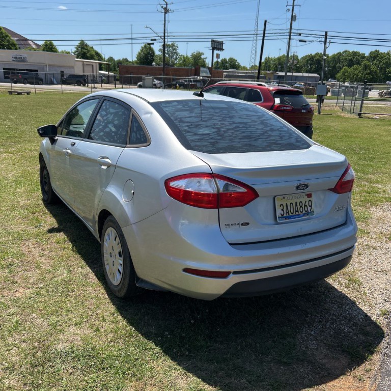 2015 Ford Fiesta Image 4