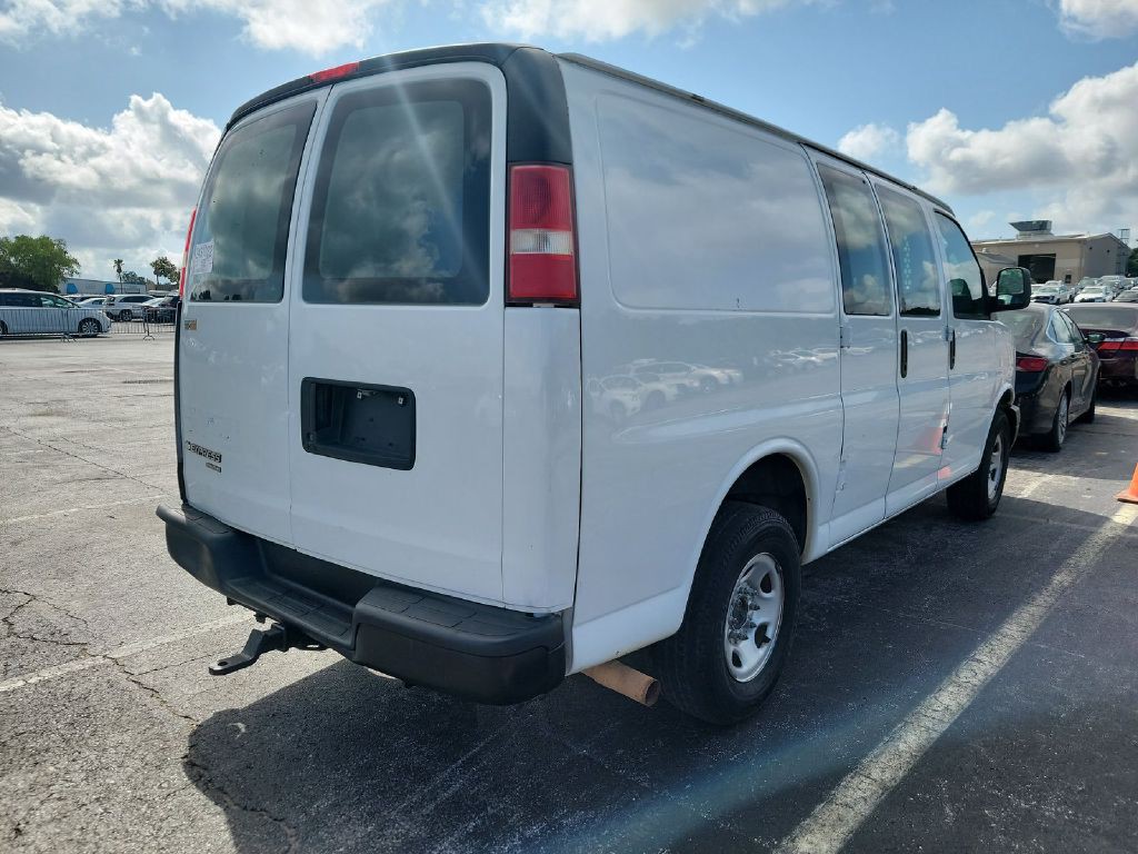 2015 Chevrolet Express Image 3
