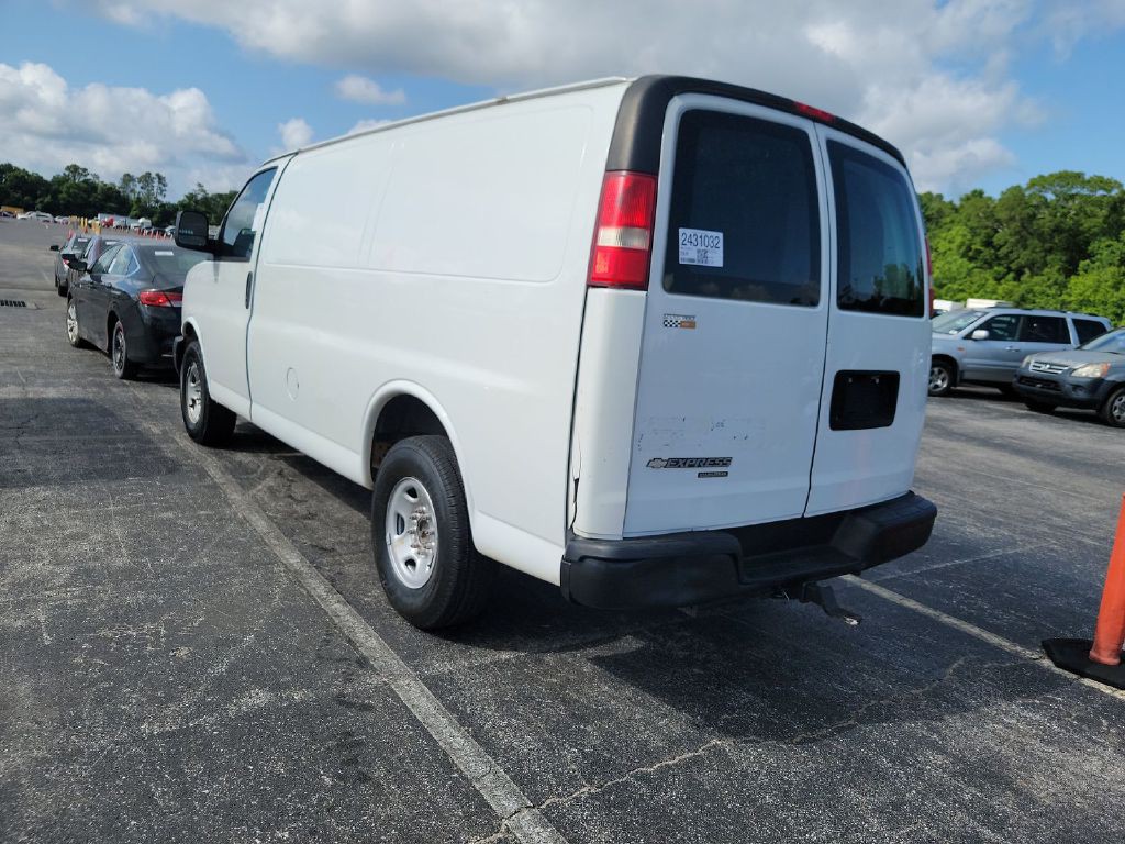 2015 Chevrolet Express Image 4