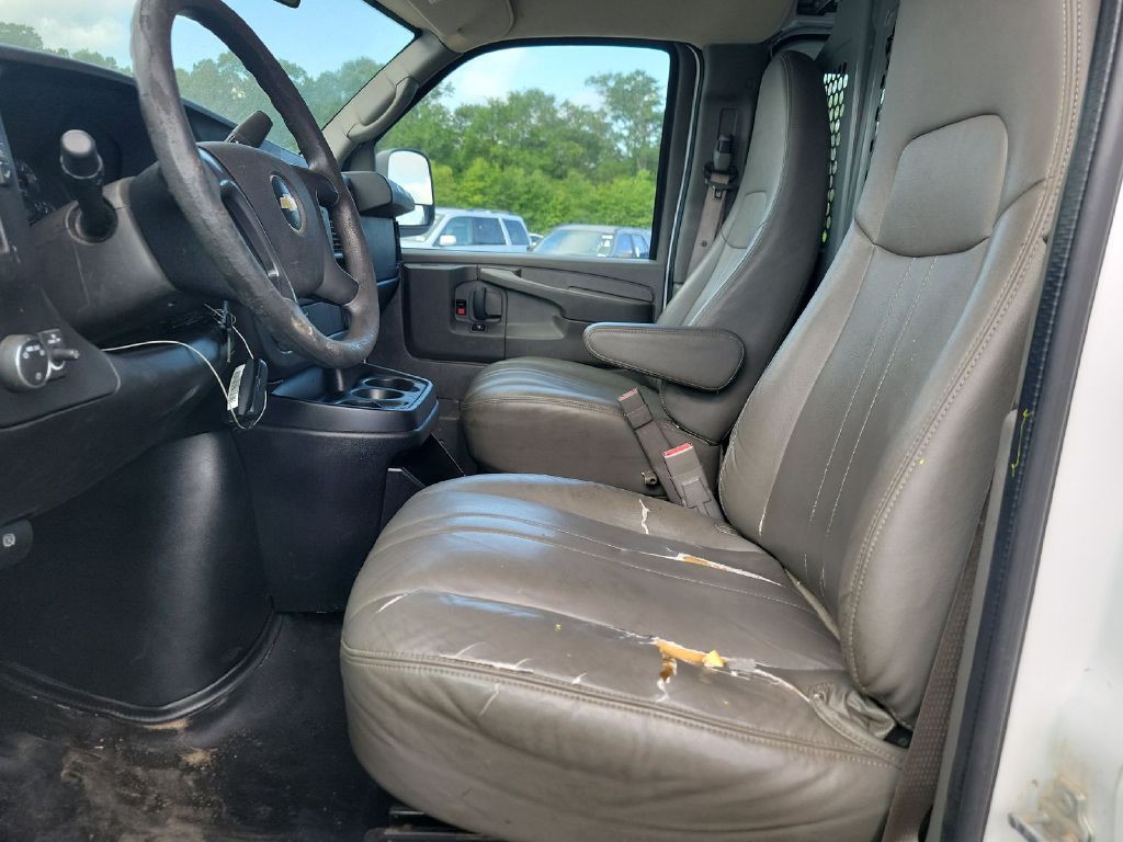 2015 Chevrolet Express Image 5