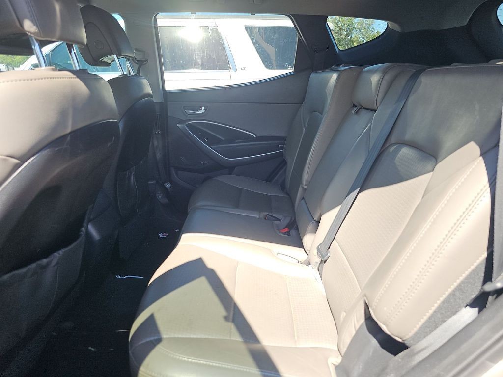 2016 Hyundai Santa Fe Image 6