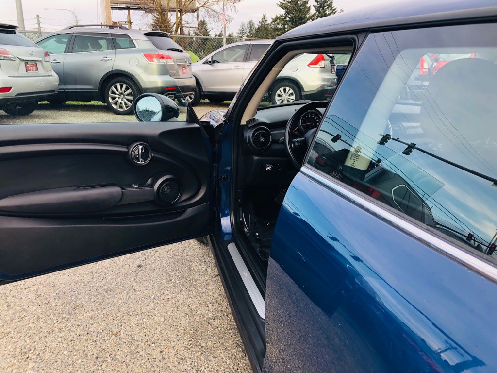 2018 MINI Cooper Image 16