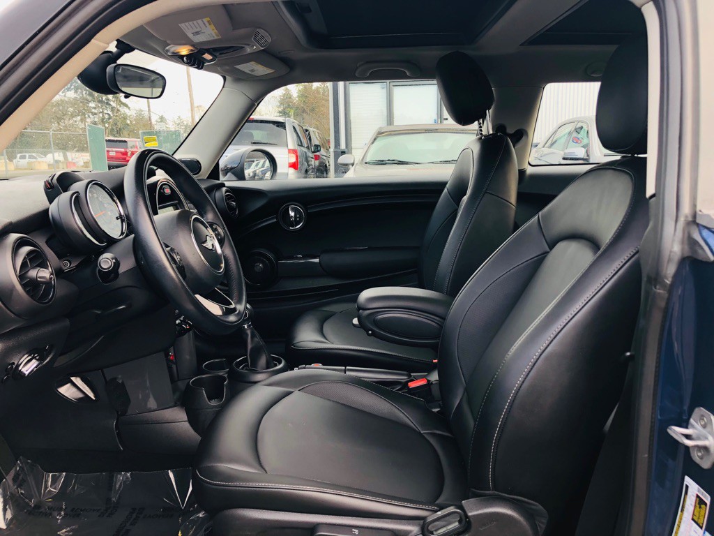 2018 MINI Cooper Image 17