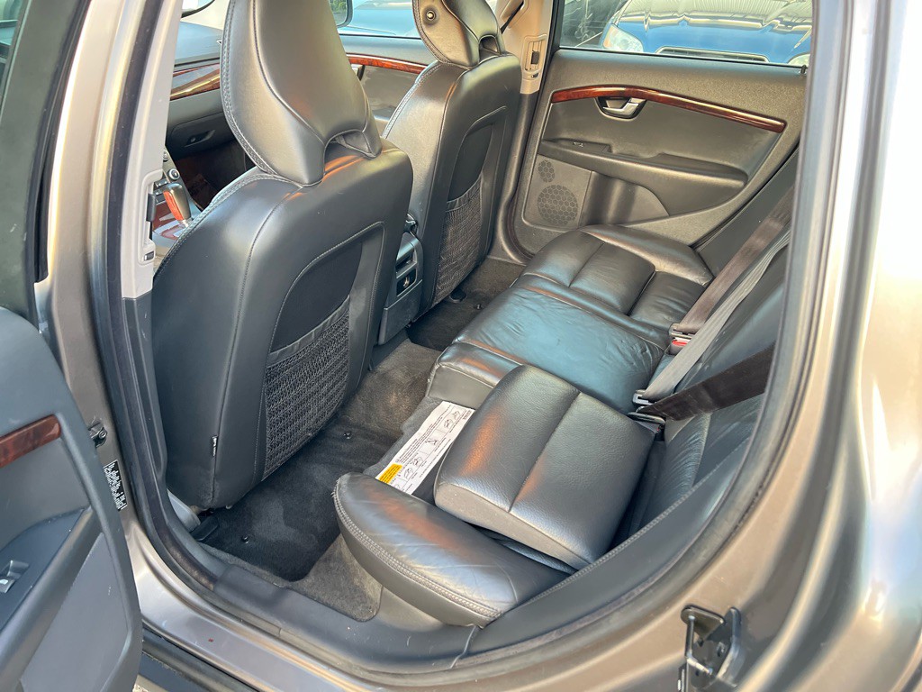 2010 Volvo XC70 Image 11