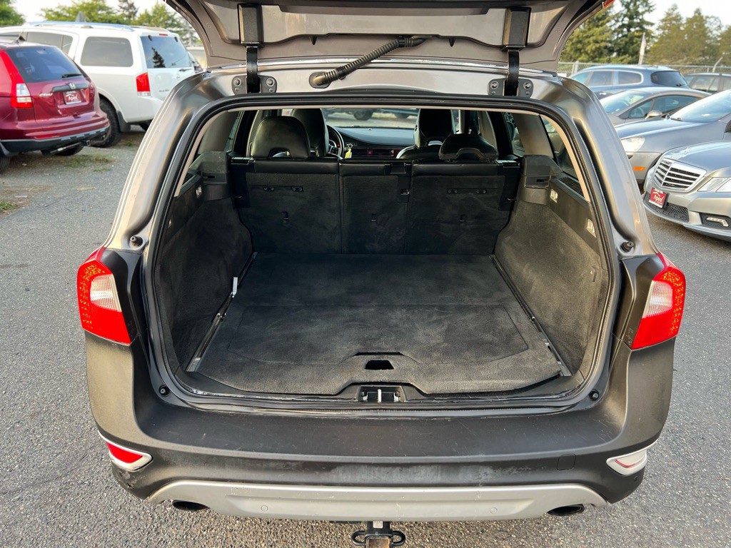 2010 Volvo XC70 Image 12
