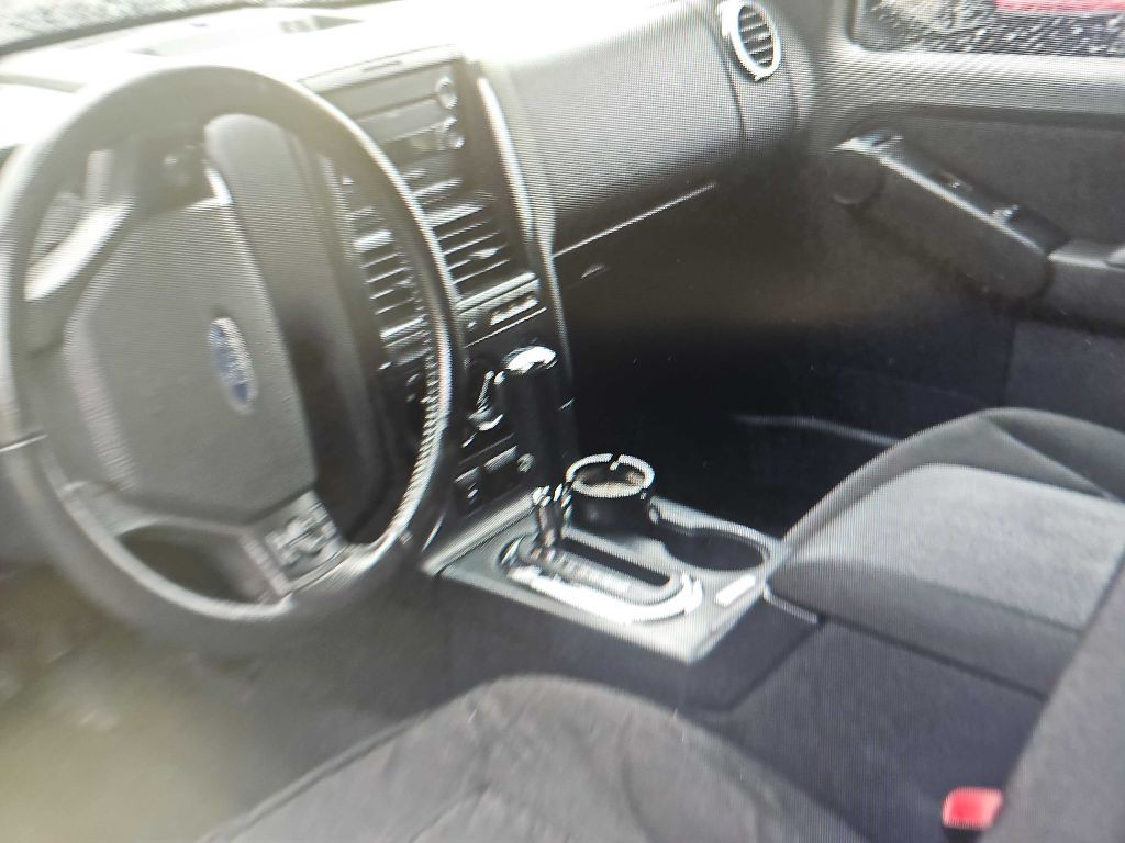 2010 Ford Explorer Image 8