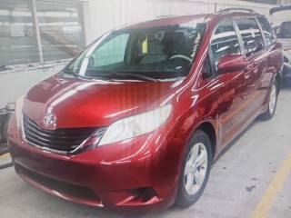 Image for 2013 Toyota Sienna LE ID: 6686382