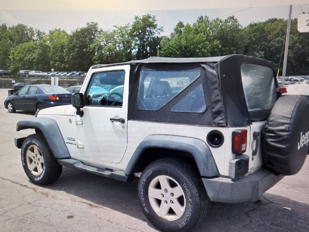 2010 Jeep Wrangler Image 3