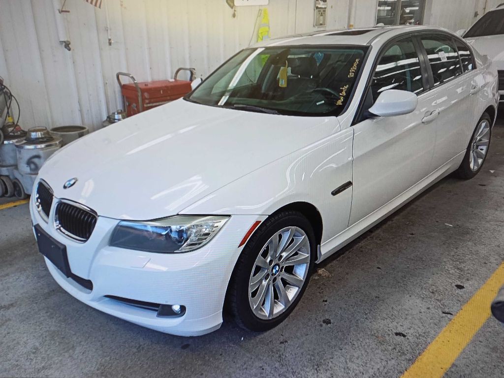 2011 BMW 3 Series Image 2