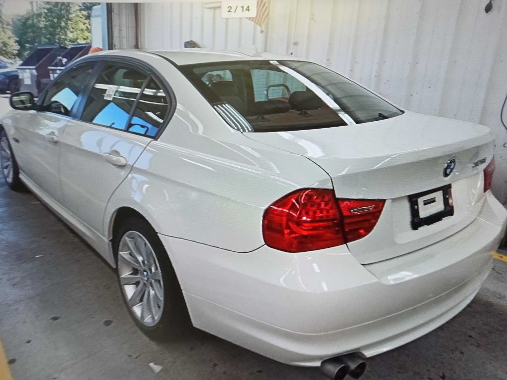2011 BMW 3 Series Image 4