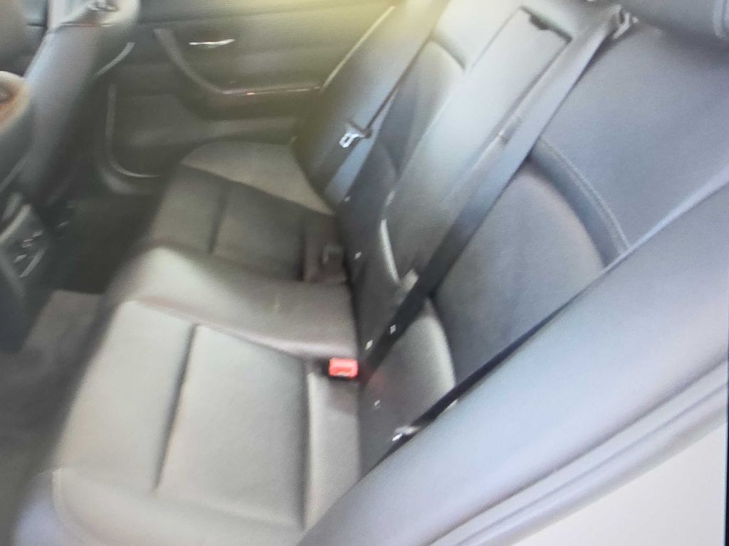 2011 BMW 3 Series Image 7