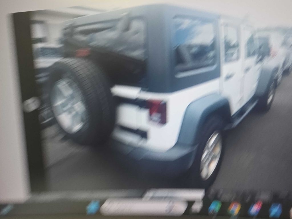 2017 Jeep Wrangler Unlimited Image 2