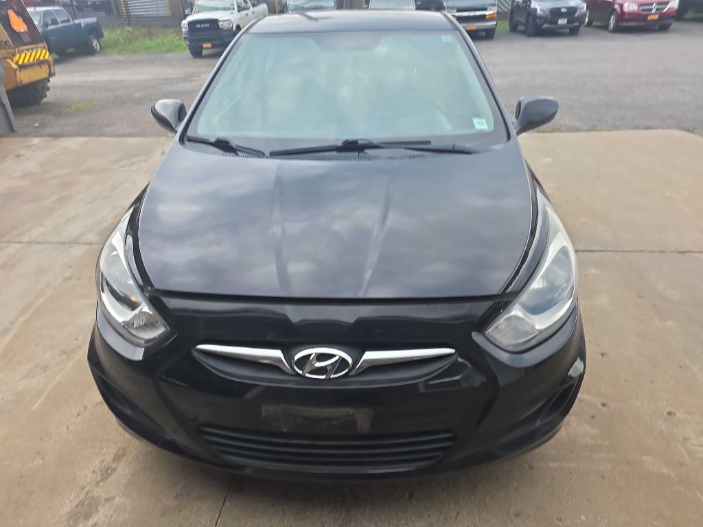2013 Hyundai Accent Image 1