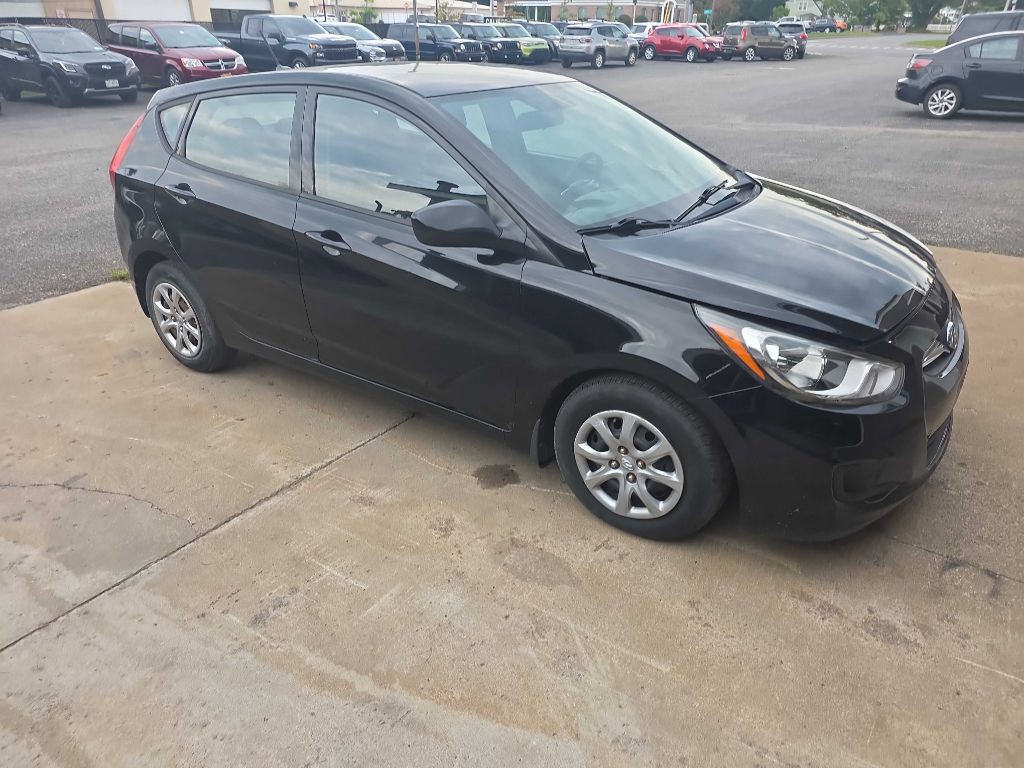 2013 Hyundai Accent Image 3