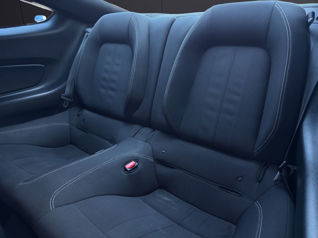 2022 Ford Mustang Image 21