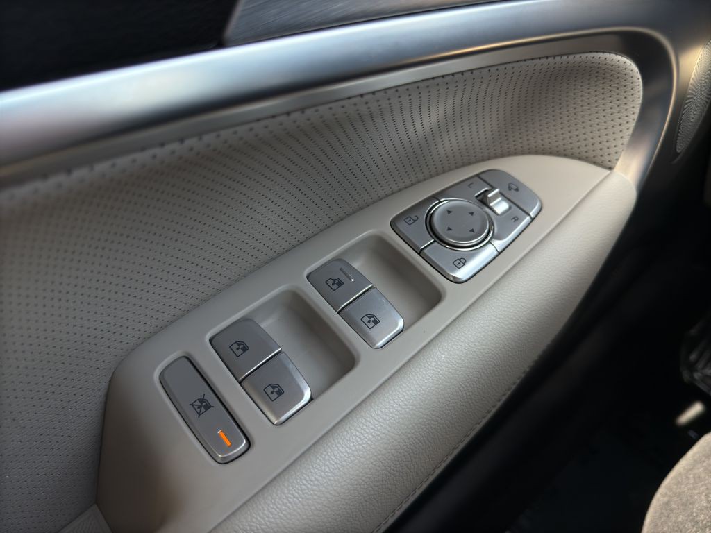 2019 Genesis G70 Image 10
