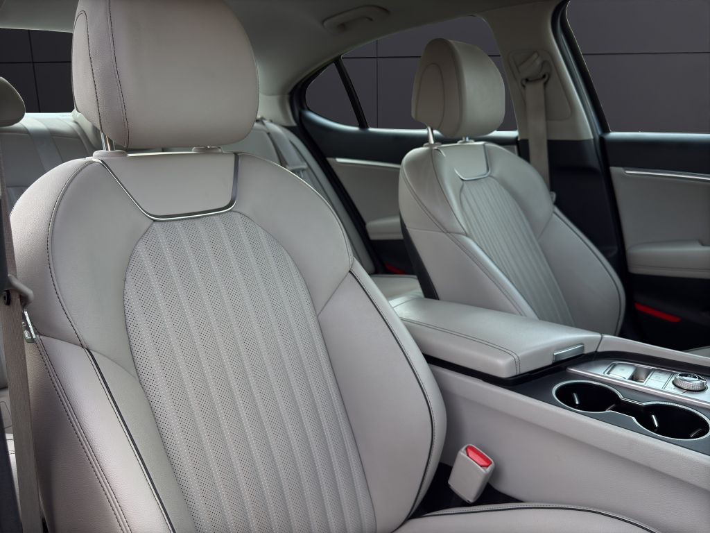 2019 Genesis G70 Image 12