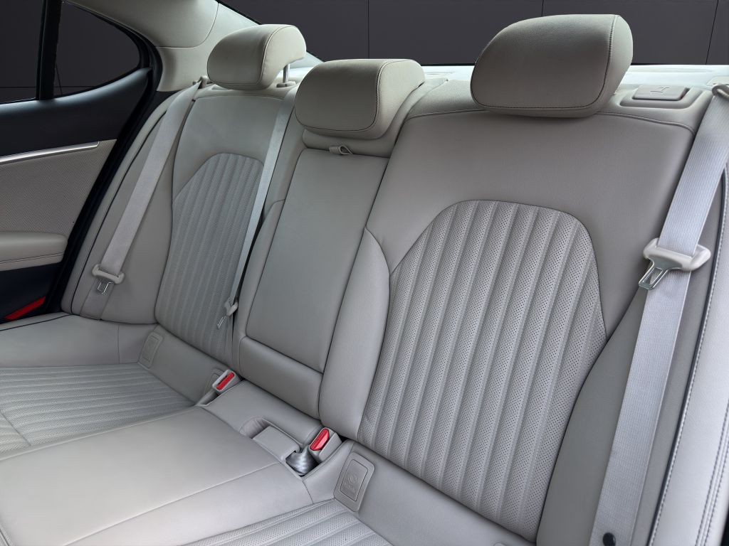 2019 Genesis G70 Image 19