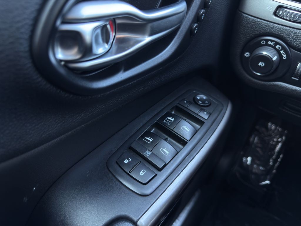 2019 Jeep Cherokee Image 11