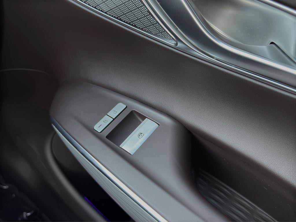 2022 Genesis GV70 Image 15