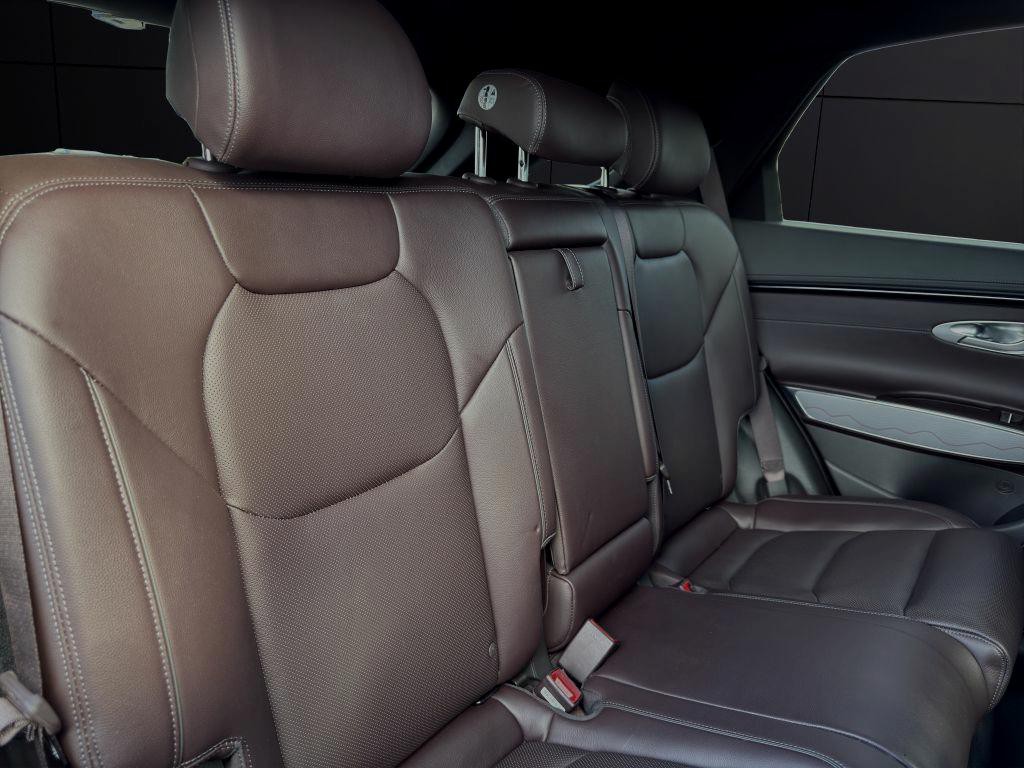 2022 Genesis GV70 Image 21