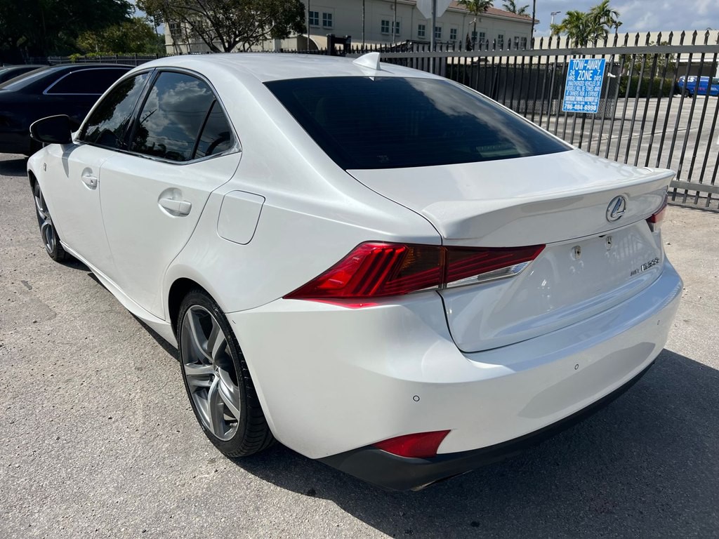 2017 Lexus IS Image 2