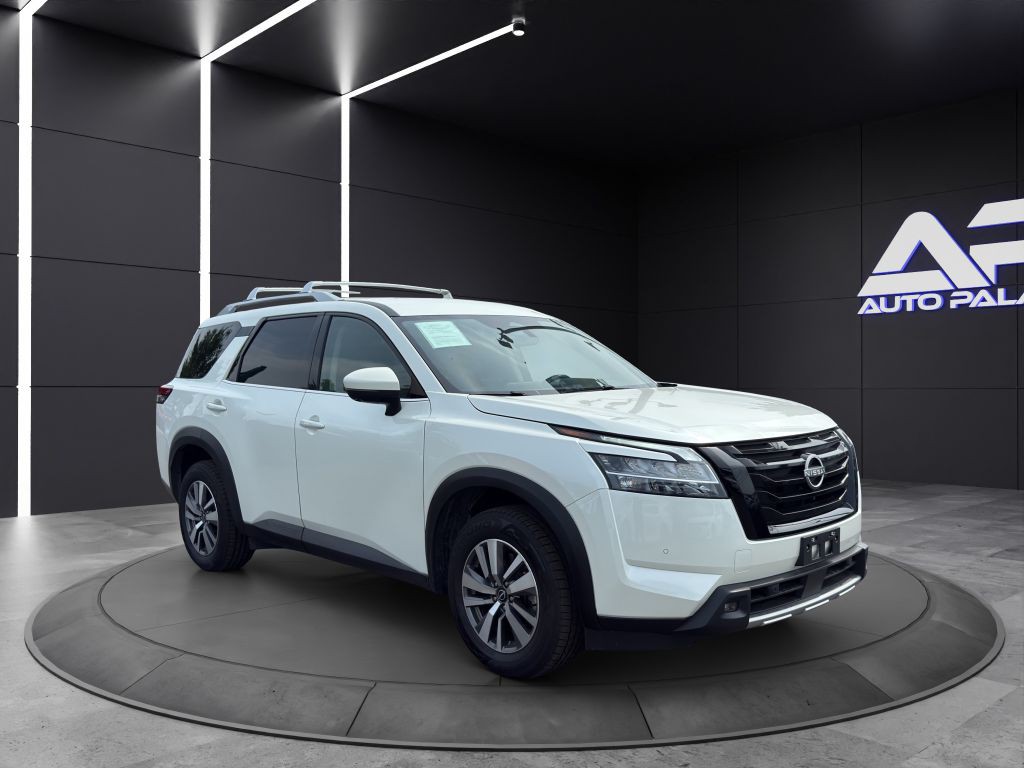 2023 Nissan Pathfinder Image 3