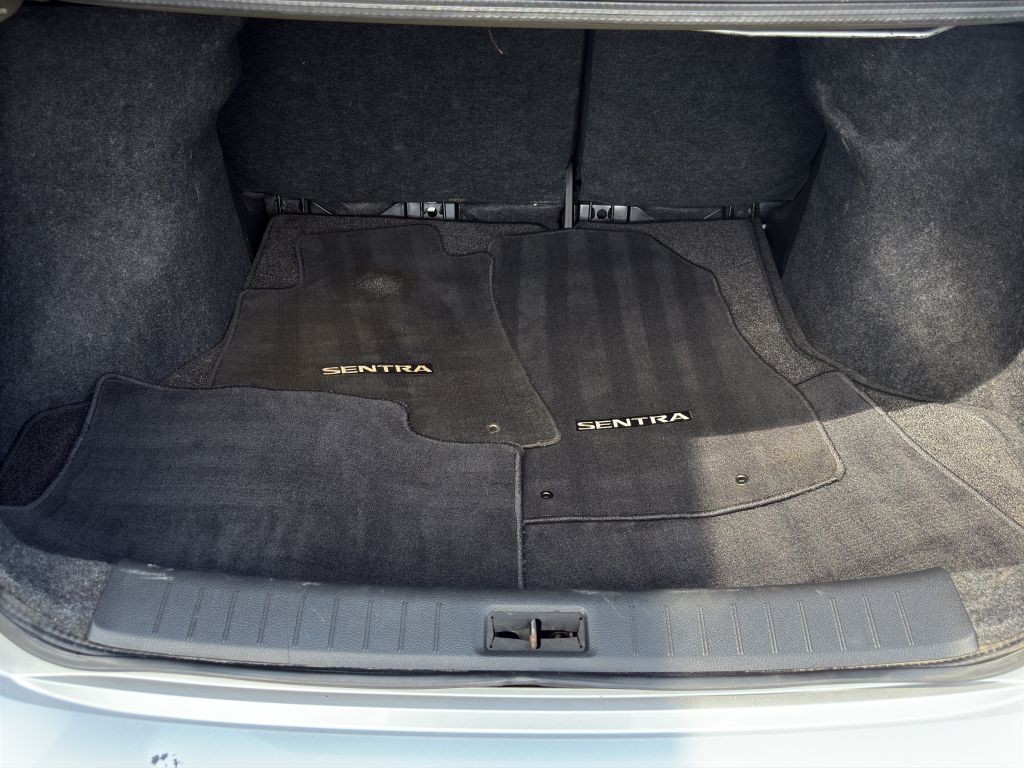 2015 Nissan Sentra Image 19