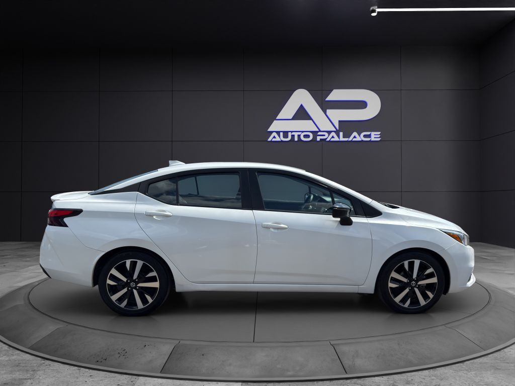 2022 Nissan Versa Image 8